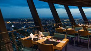 Dreh-Restaurant Skyline im Fernmeldeturm Mannheim bei Nacht